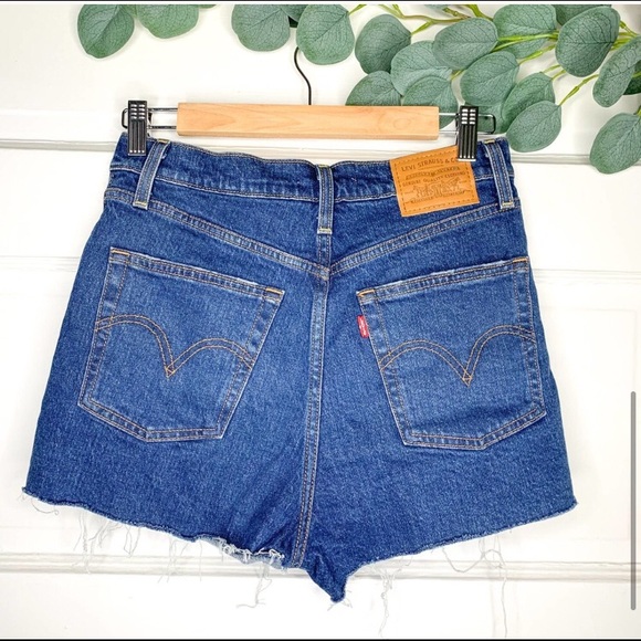 Levi’s Ribcage denim shorts (high waisted) - Picture 2 of 5